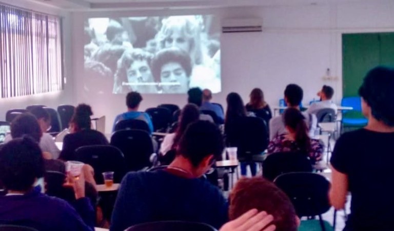 Atividade do proejto: Cine-Debate - Observatório de Bioética e Direito Animal  Atividade do proejto: Cine-Debate - Observatório de Bioética e Direito Animal